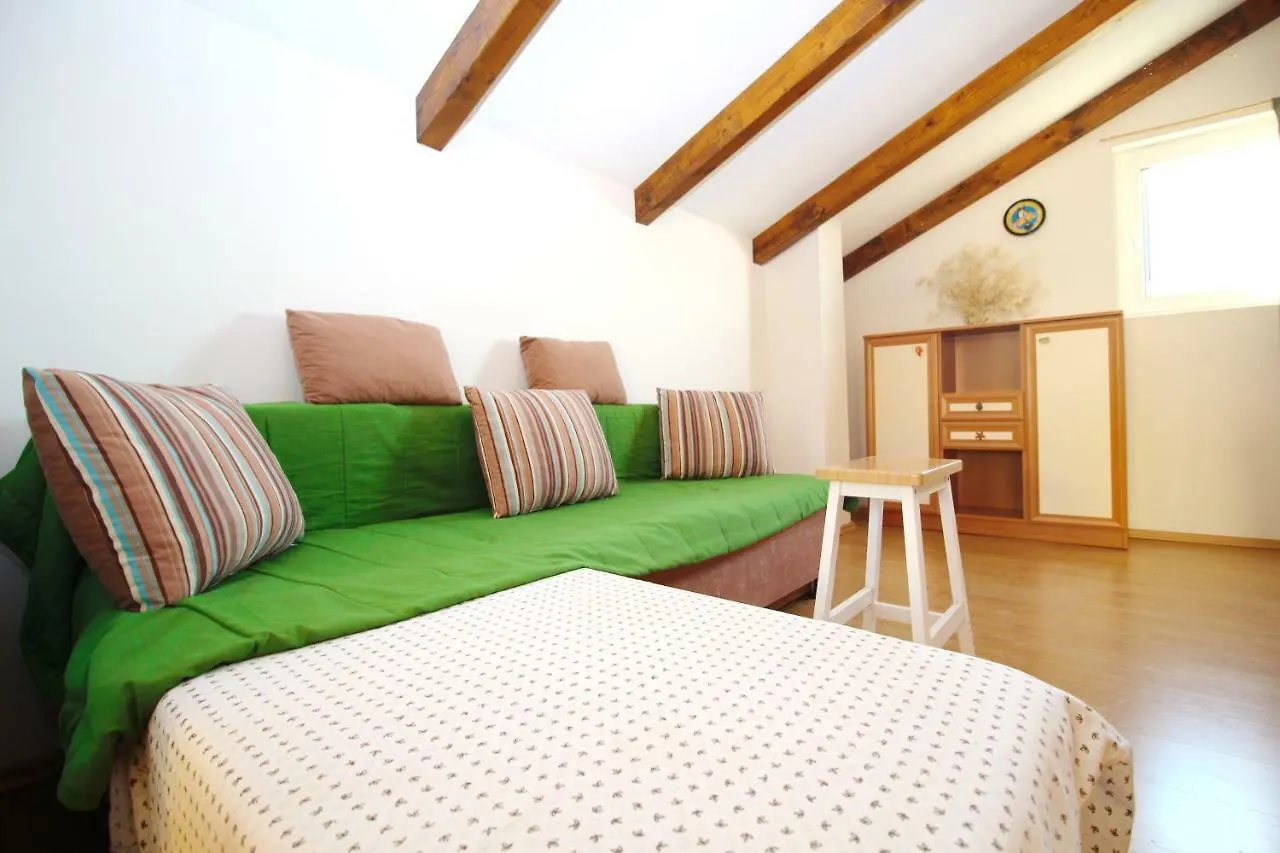Apartments Mark بيتريتْشاني