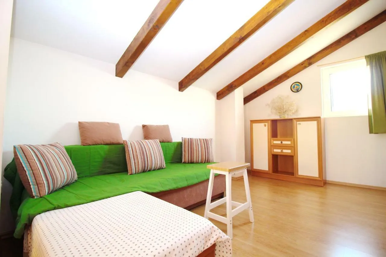 Apartments Mark بيتريتْشاني
