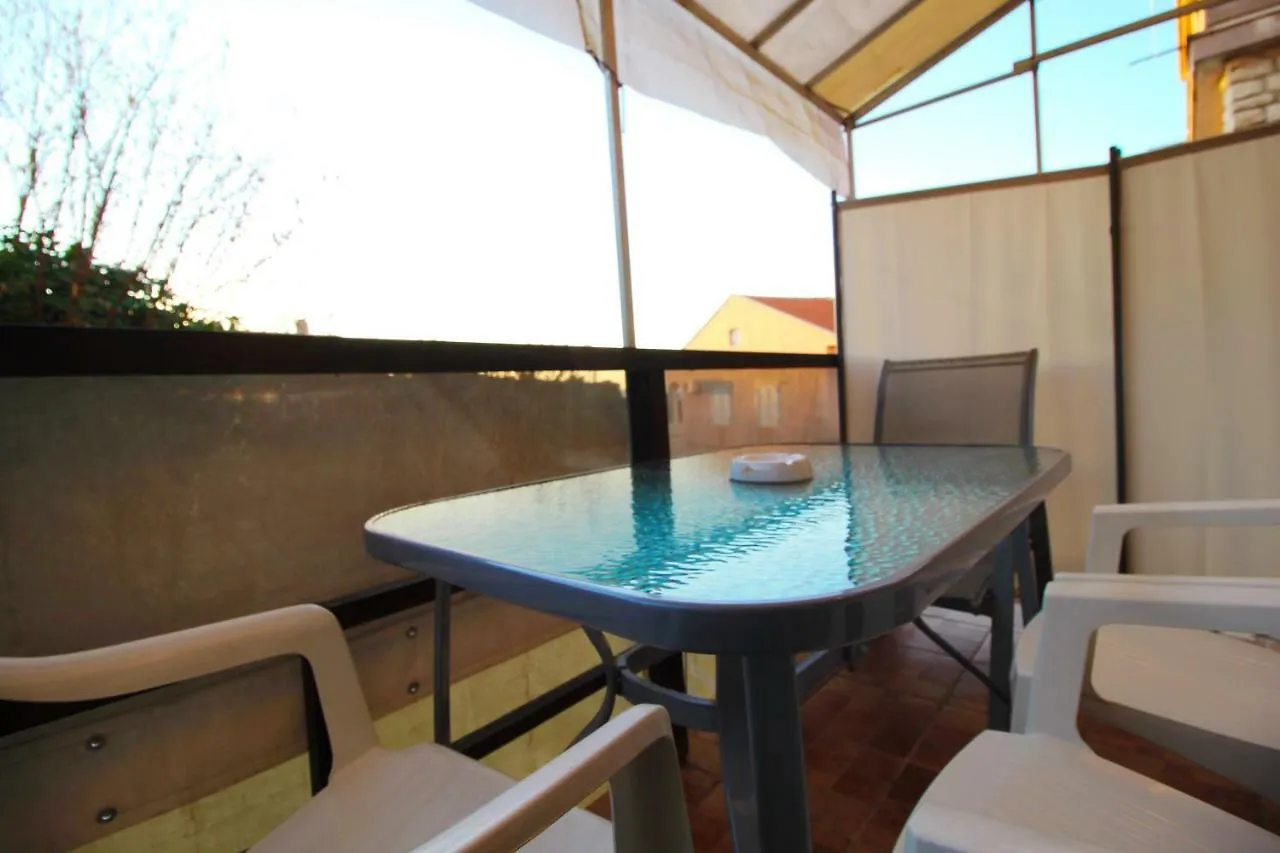 Apartments Mark بيتريتْشاني