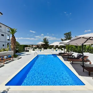  Apartment Mediterraneo Garden